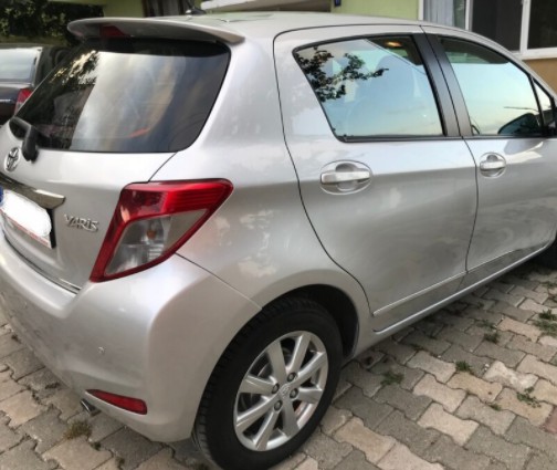 toyota-yaris-p13-yil-2011-2014-depo-sag-stop-lambasi-81551-0d370-16202.jpg
